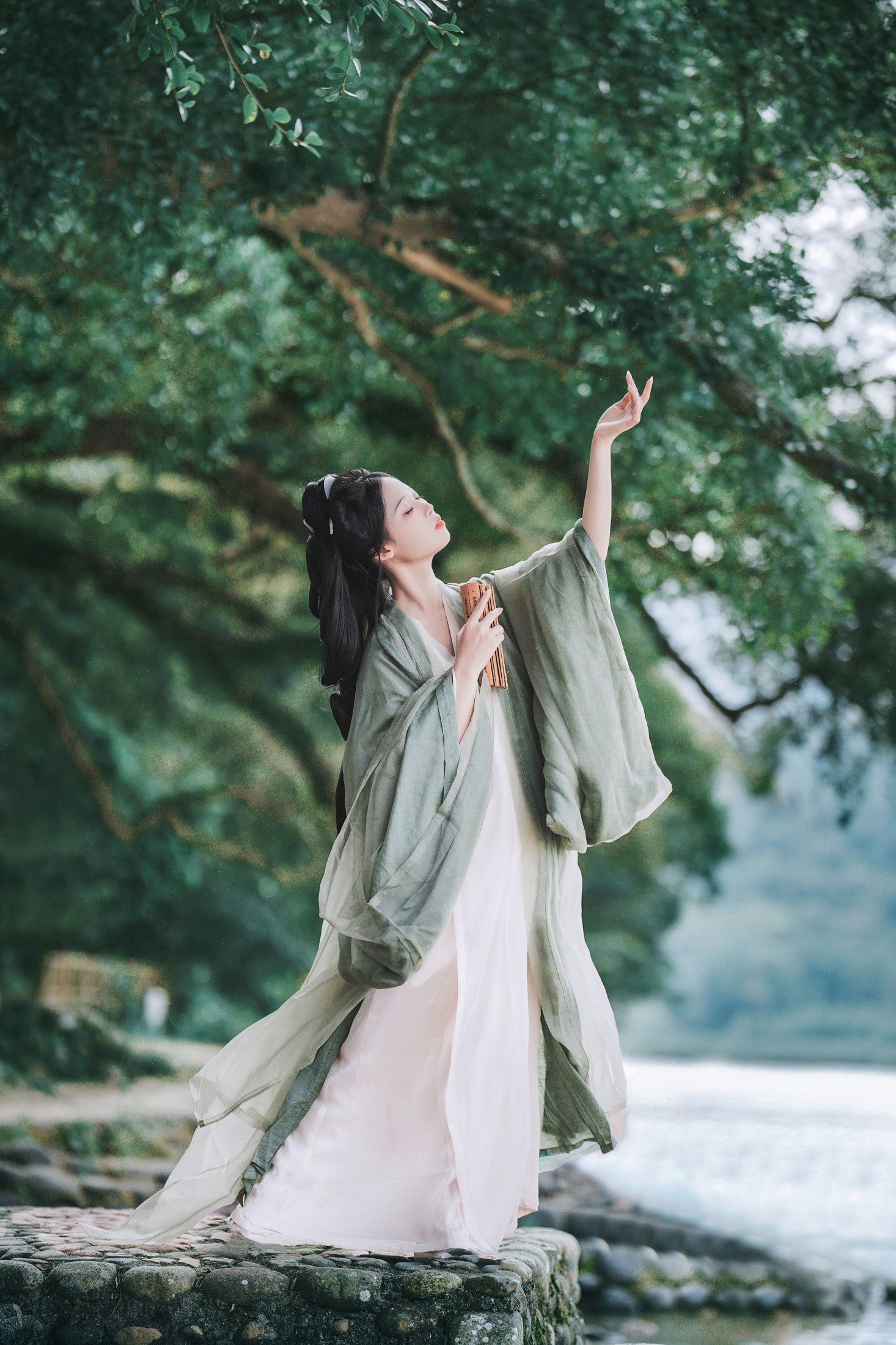 夏煦 – 《魏晋风人像拍摄-榕水谣》[21P]