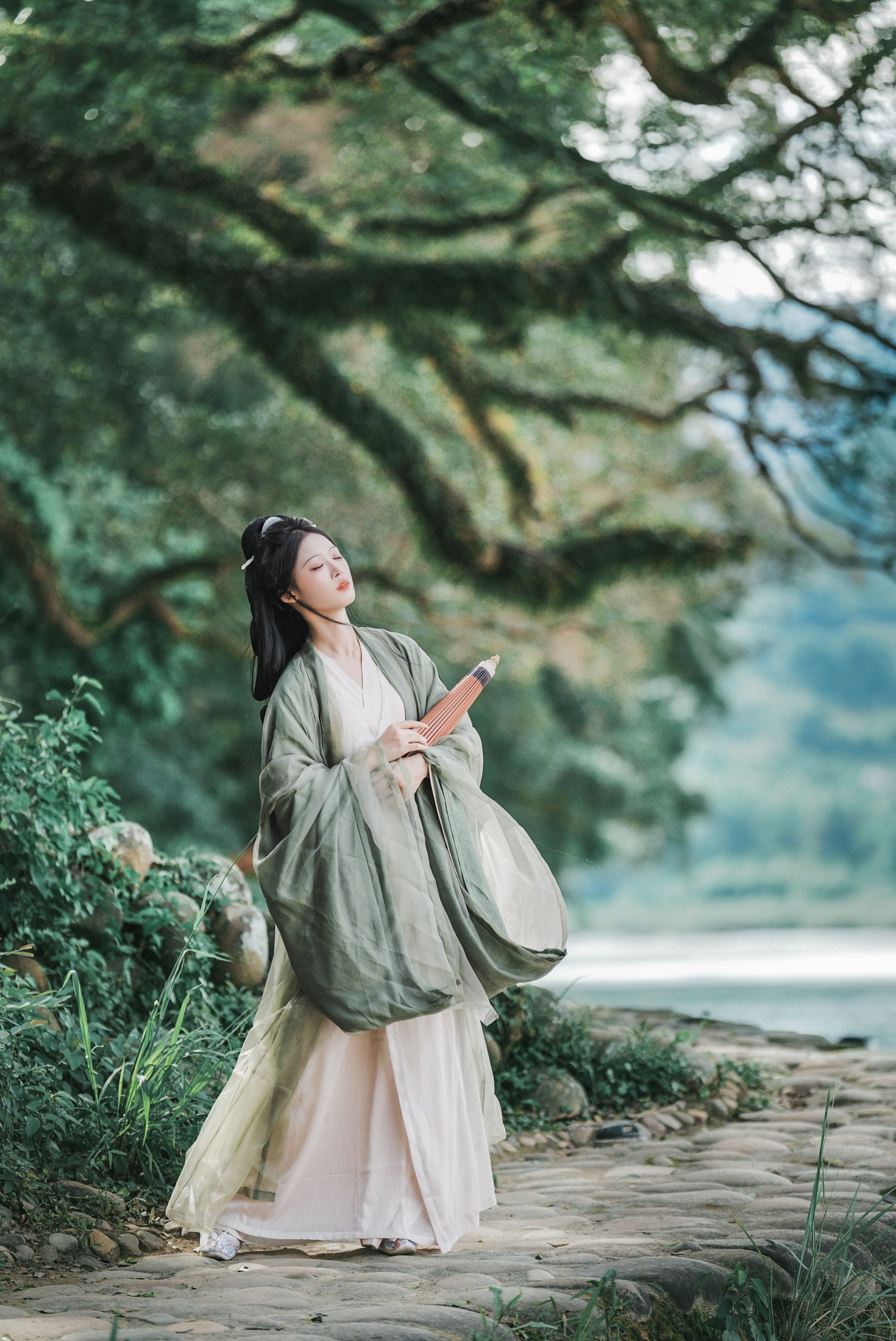 夏煦 – 《魏晋风人像拍摄-榕水谣》[21P]